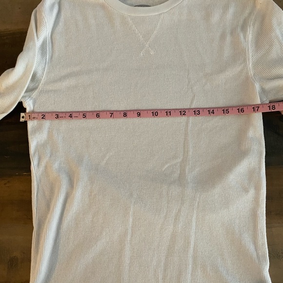 EUC Men’s Old Navy Thermal Top - Picture 5 of 8